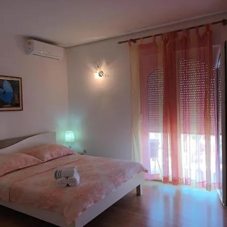 Marica Brodarica (Sibenik-Knin)